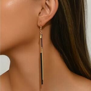 [JUST IN] Elegant Gold Detail and Black Long Drop Earrings